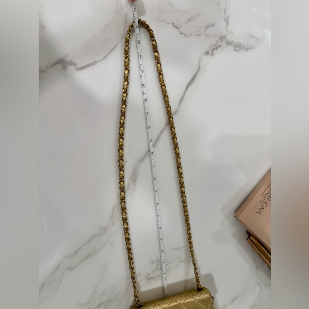 RARE CHANEL VINTAGE GOLD LAMBSKIN
CLASSIC SQUARE MINI FLAP BAG 24K GOLD PLATED - Picture 15 of 15